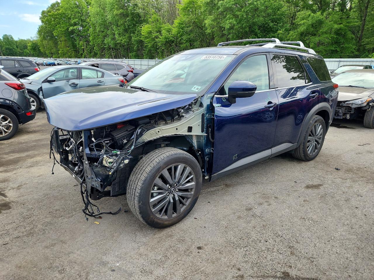 Salvage Nissan Pathfinder Image