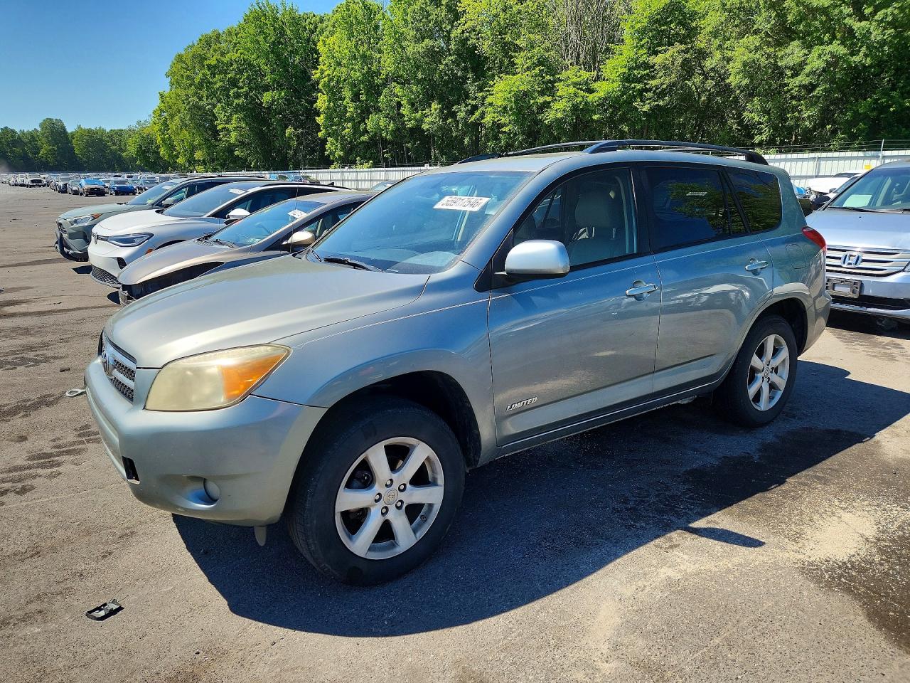 Salvage Toyota RAV4 Image