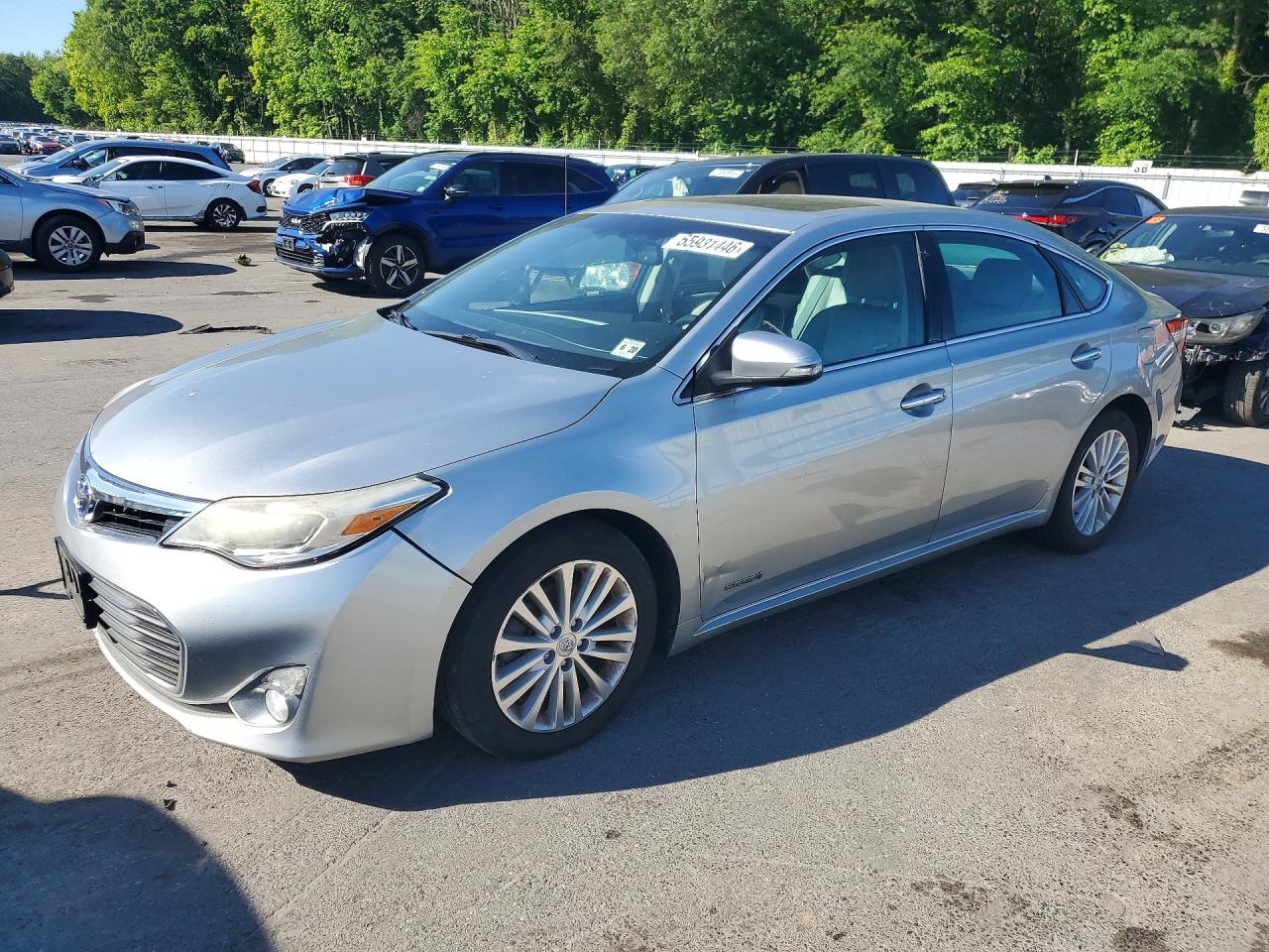 Salvage Toyota Avalon Image