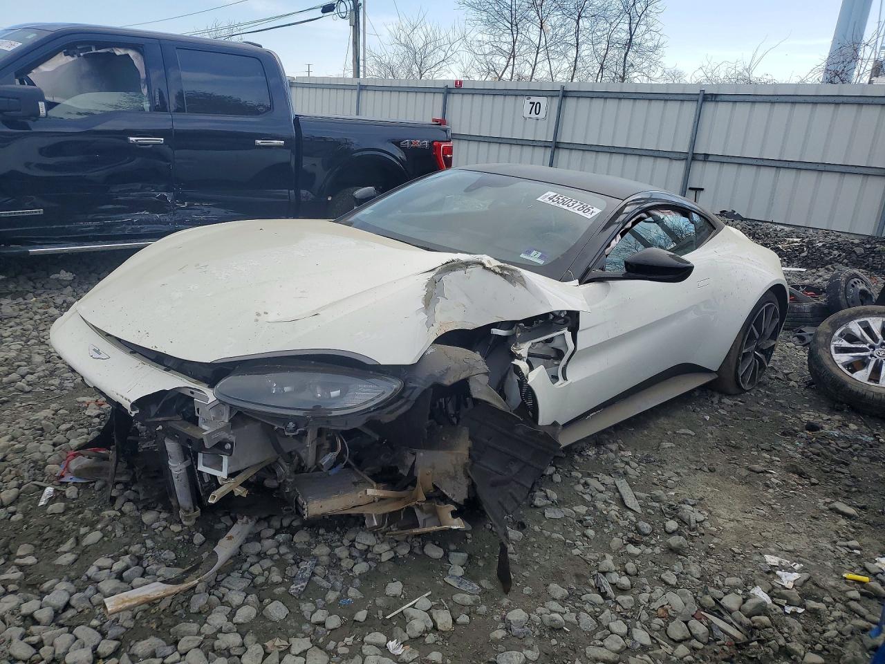 Salvage Aston Martin Vantage Image