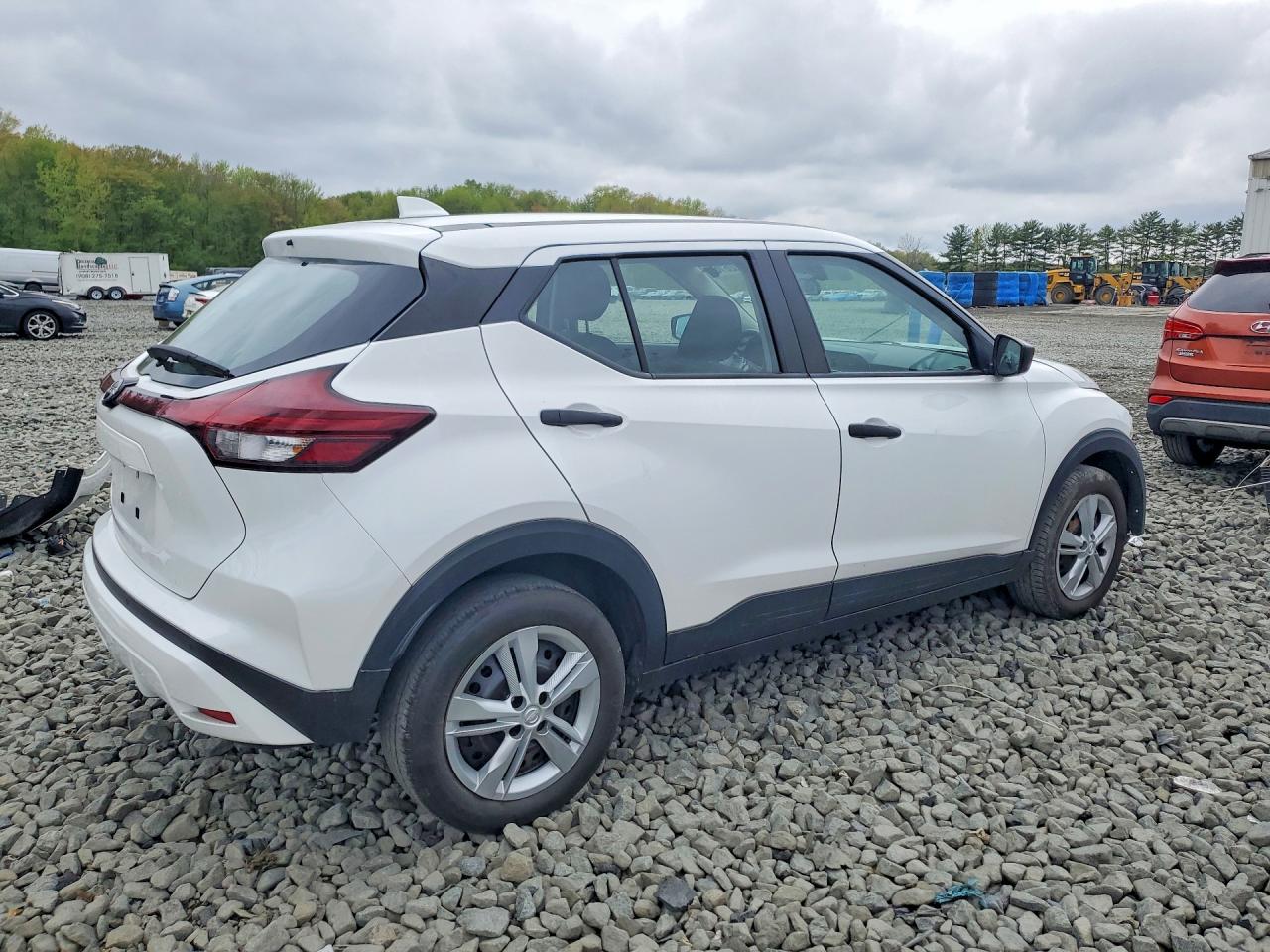Nissan Kicks S