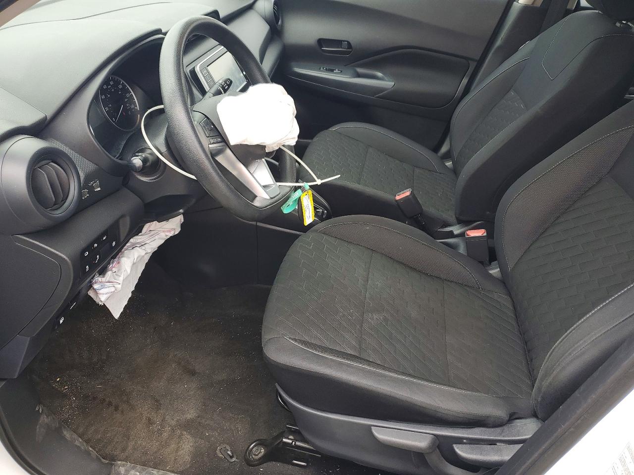 Nissan Kicks S