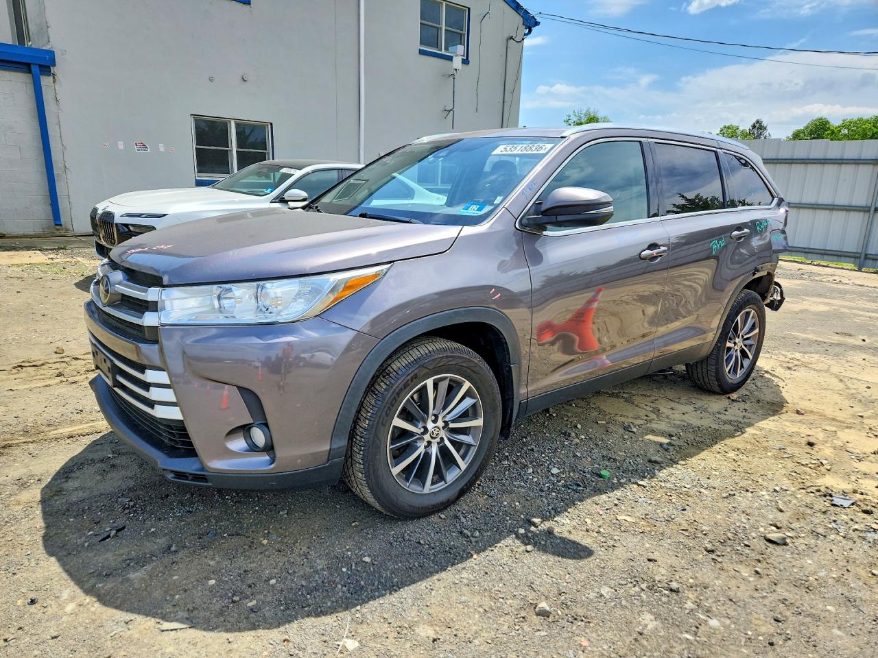 Salvage Toyota Highlander Image