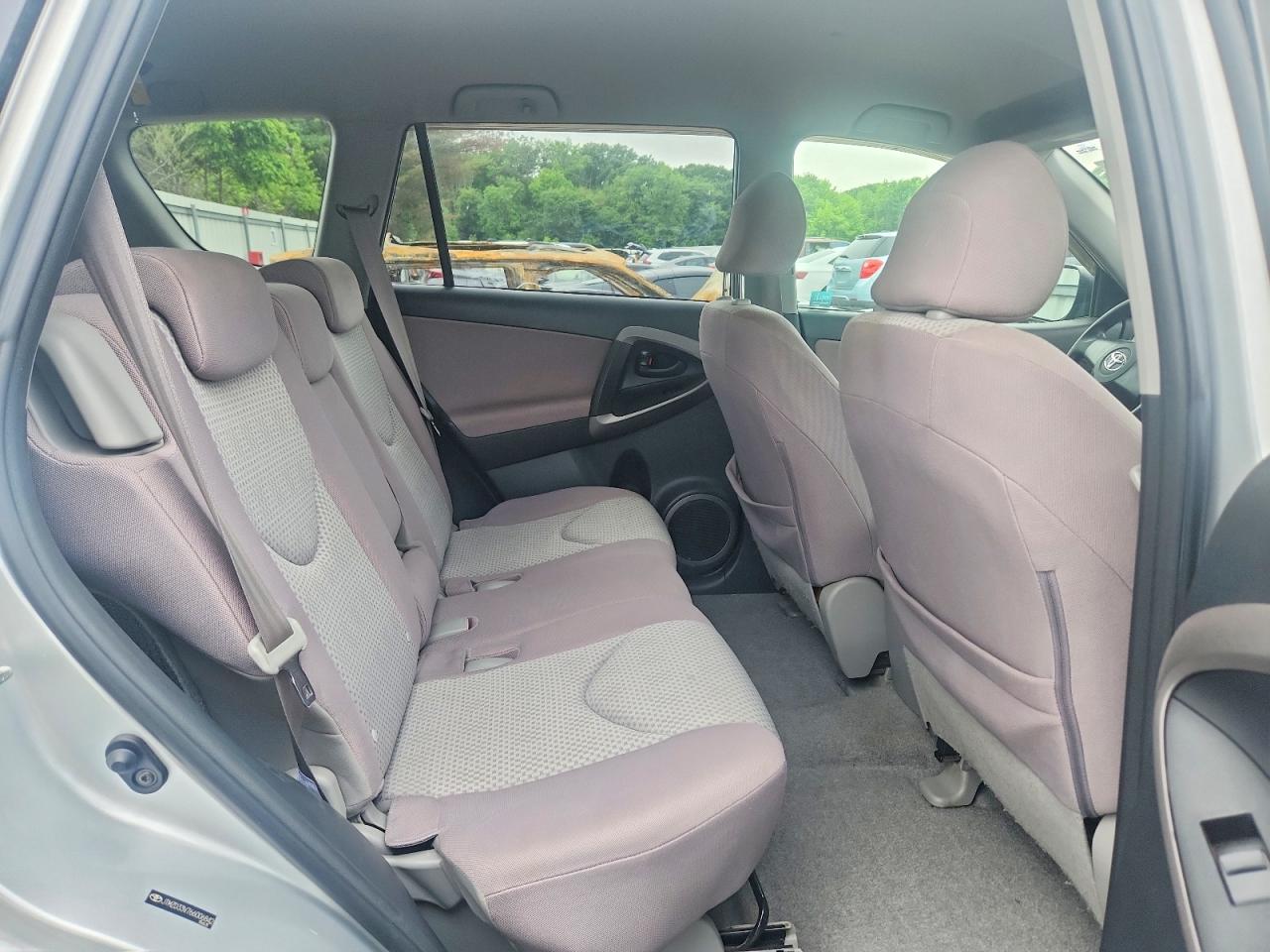 Toyota RAV4 Base