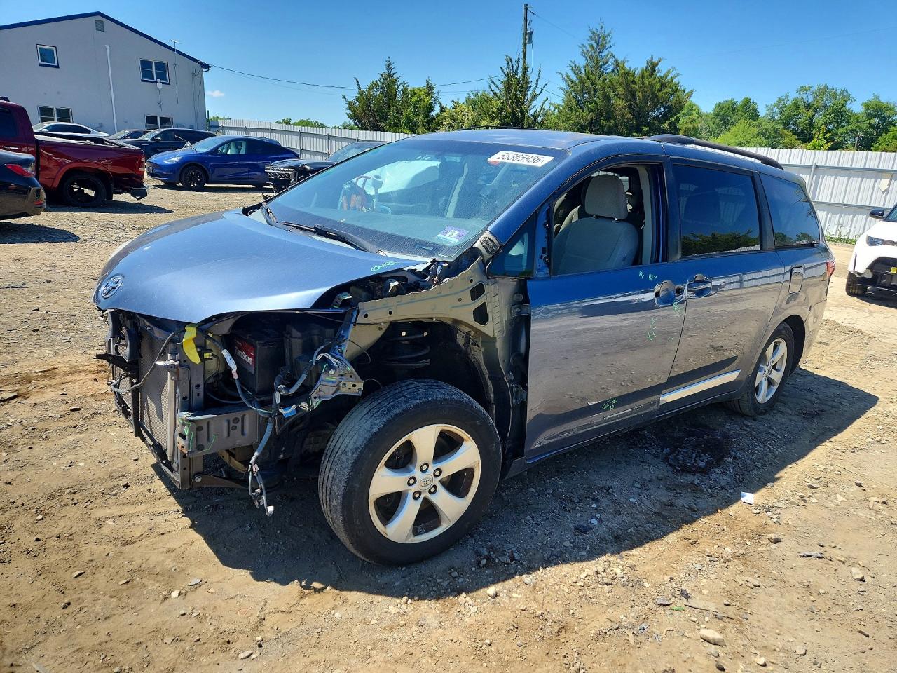 Salvage Toyota Sienna Image