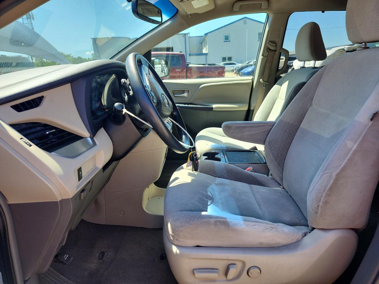 Toyota Sienna Le
