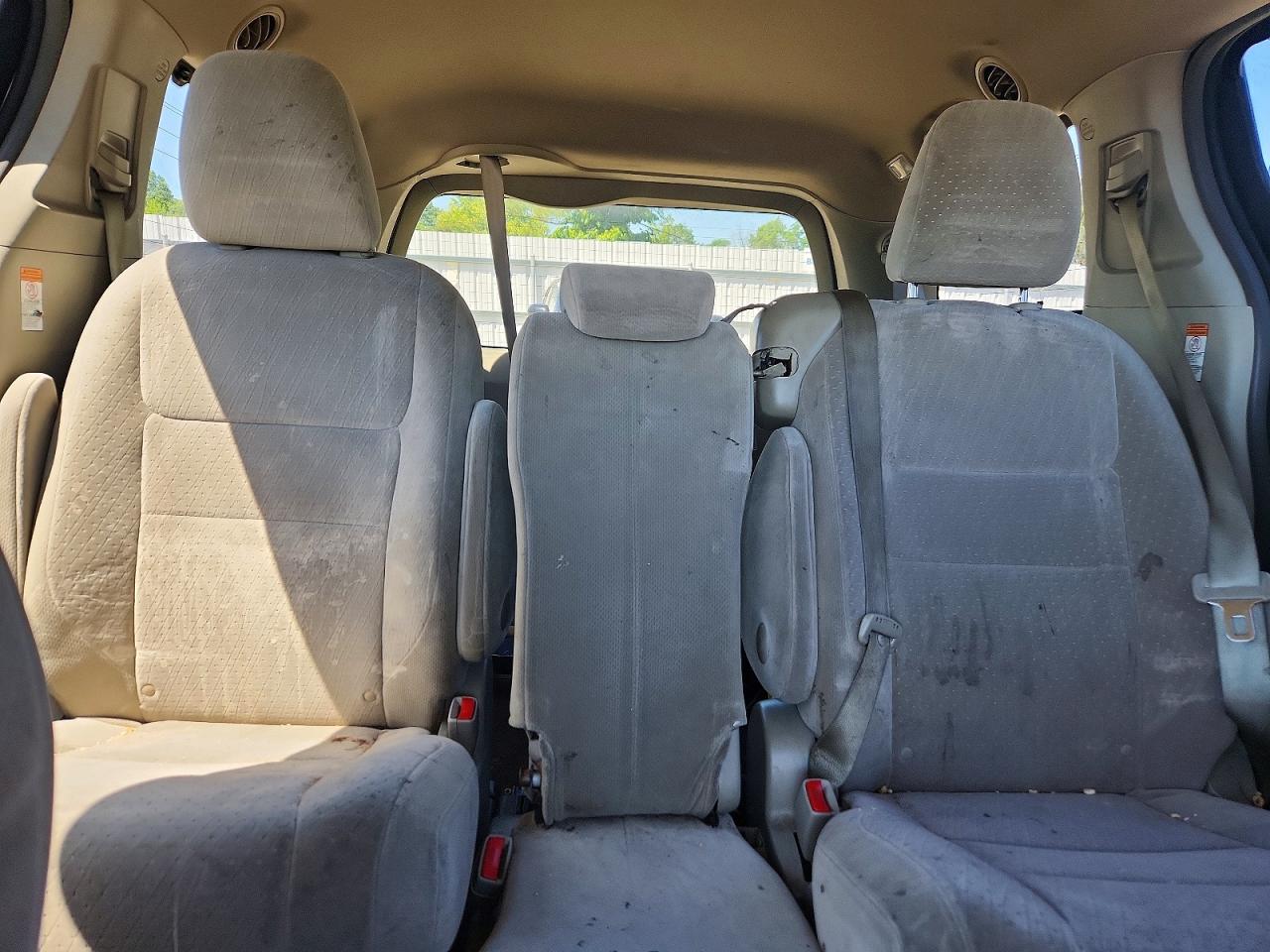 Toyota Sienna Le