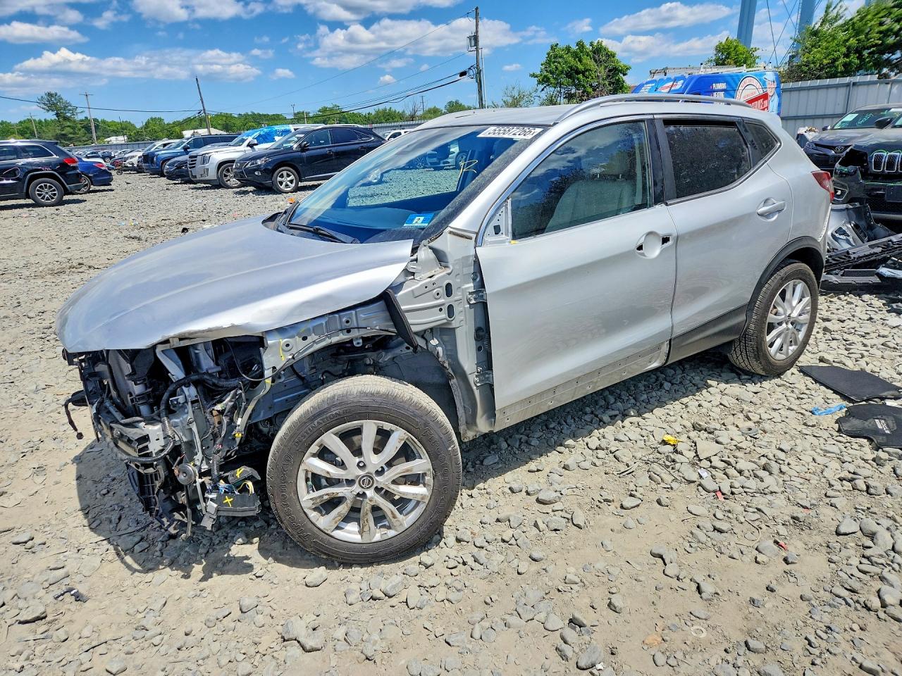 Salvage Nissan Rogue Image