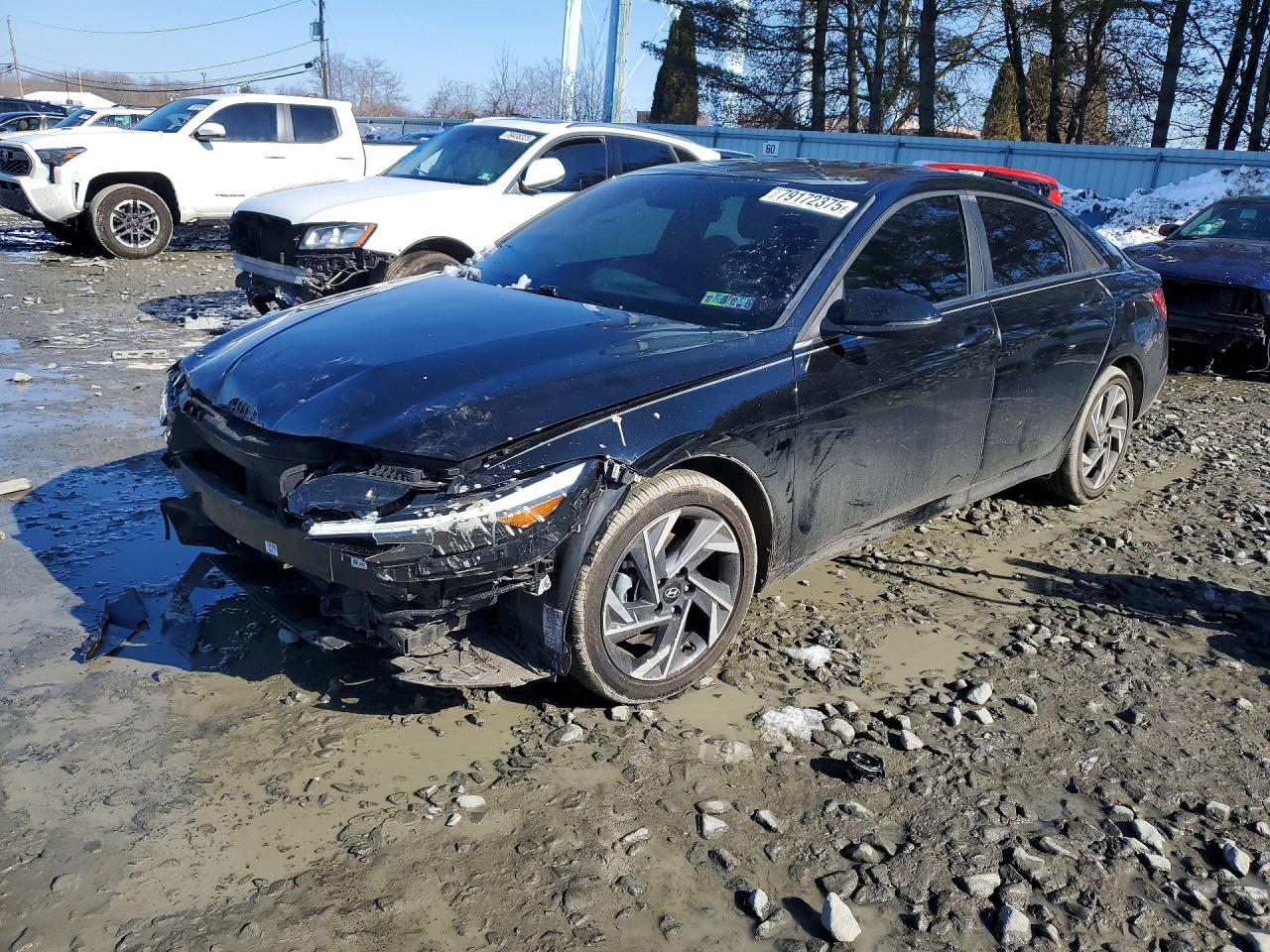 Salvage Hyundai ELANTRA Image