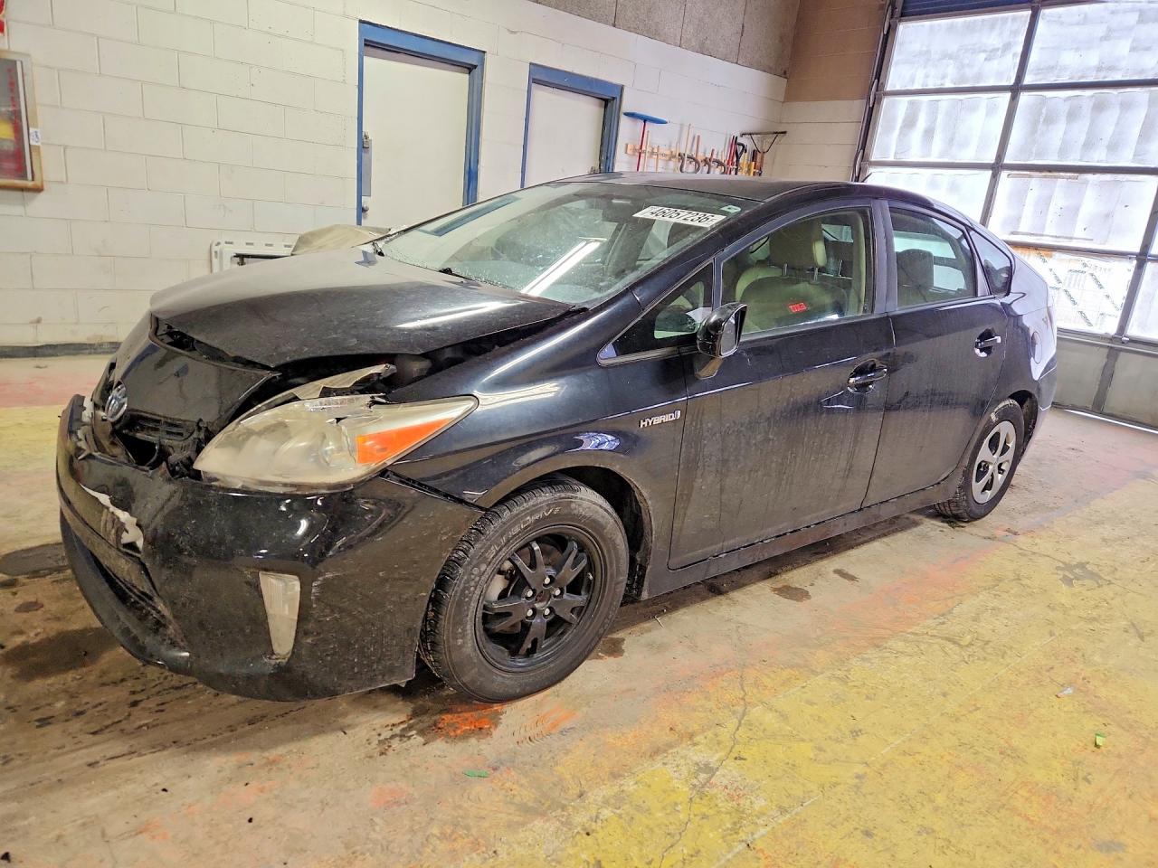 Salvage Toyota Prius Image