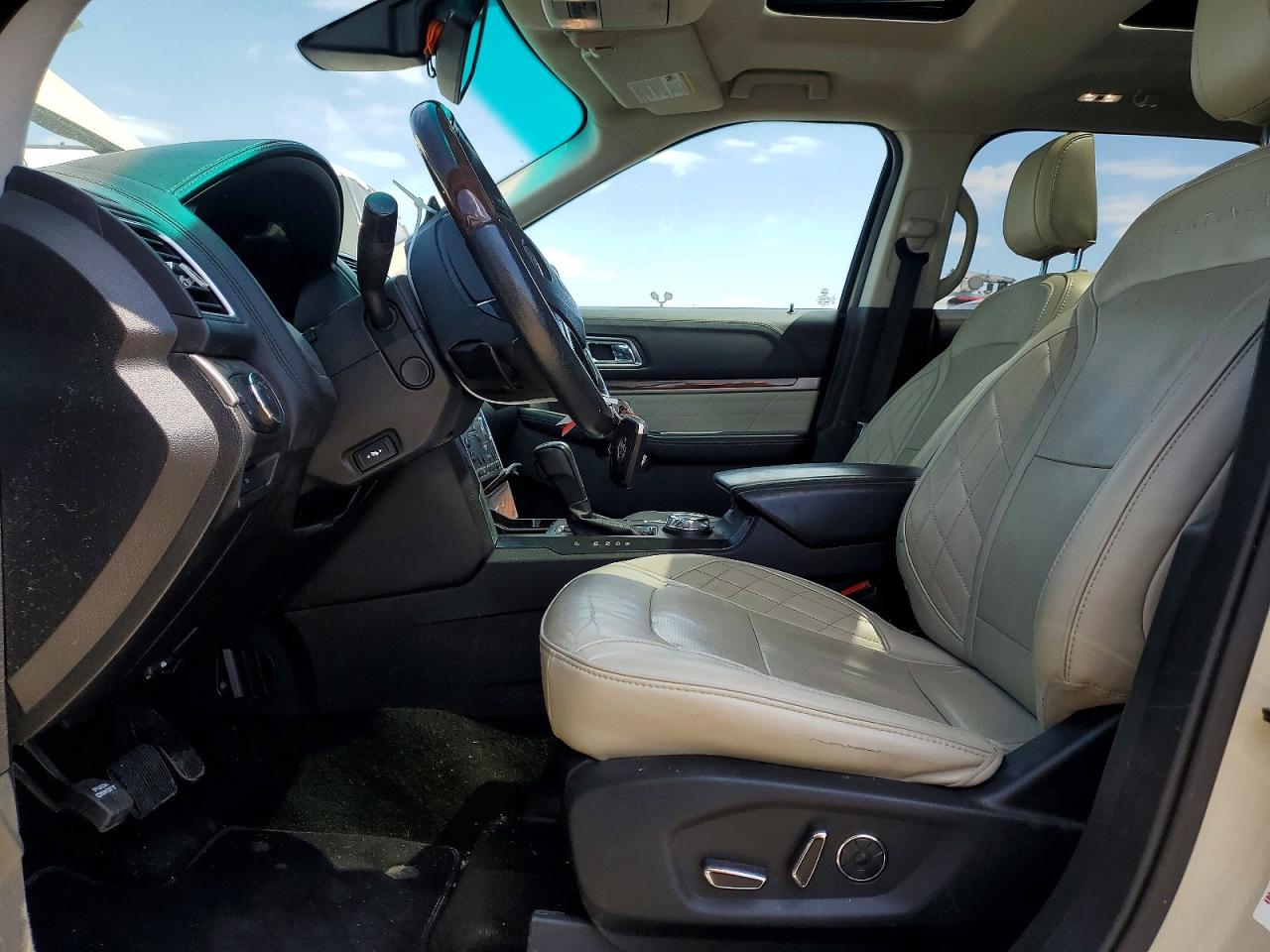 Ford Explorer Platinum