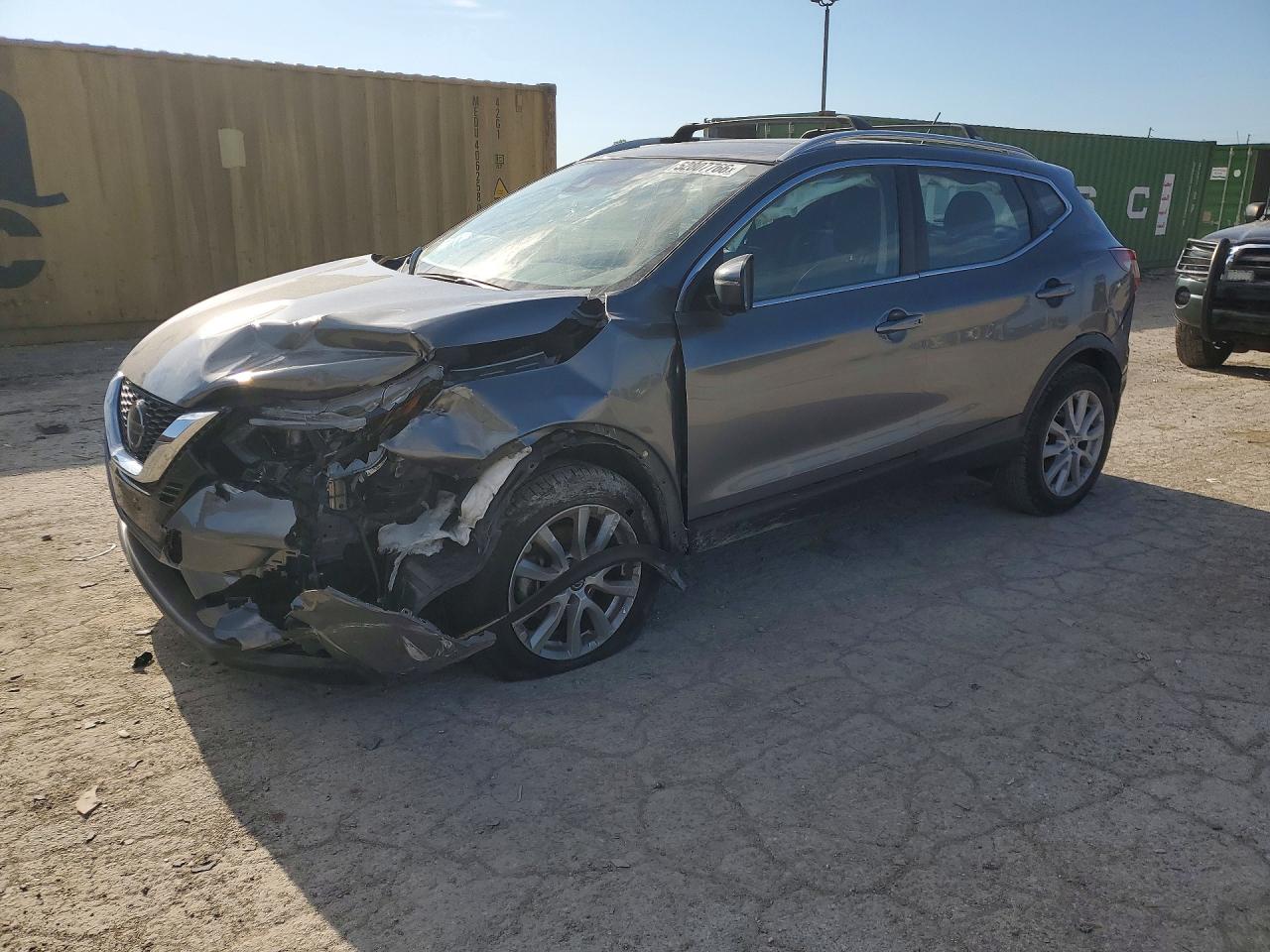 Salvage Nissan Rogue Image