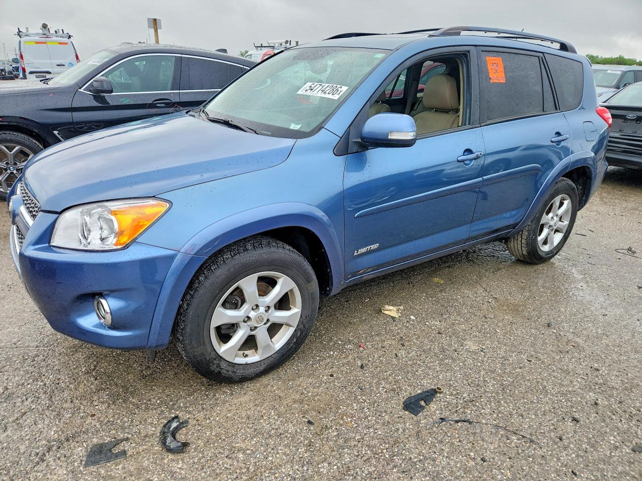 Salvage Toyota RAV4 Image