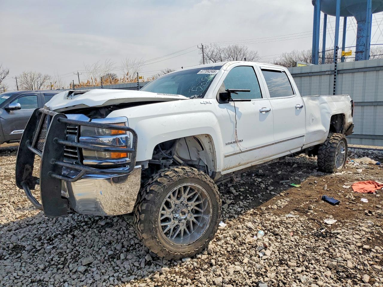 Salvage Chevrolet Silverado Image