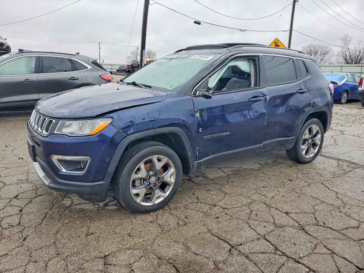 Salvage Jeep Compass Image