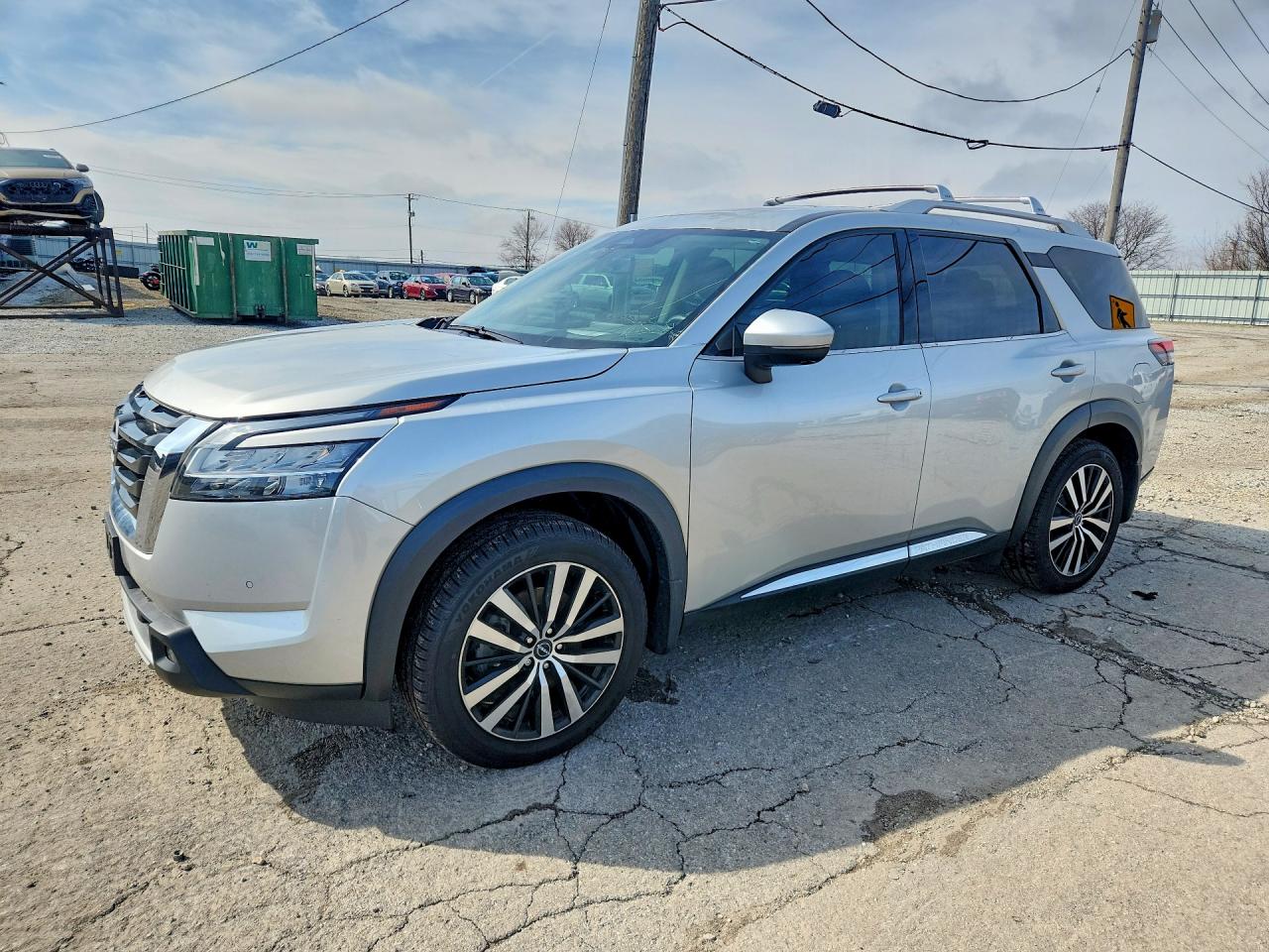 Salvage Nissan Pathfinder Image