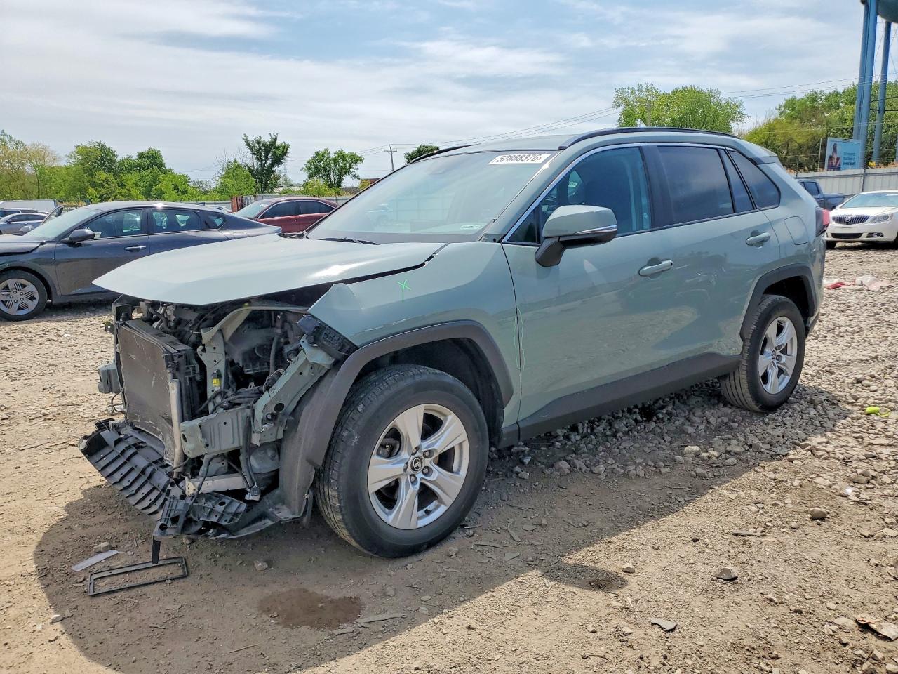 Salvage Toyota RAV4 Image