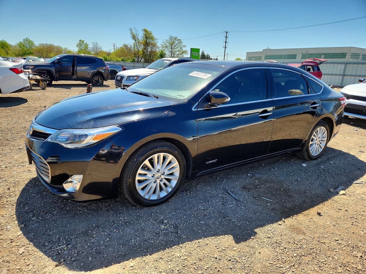 Salvage Toyota Avalon Image