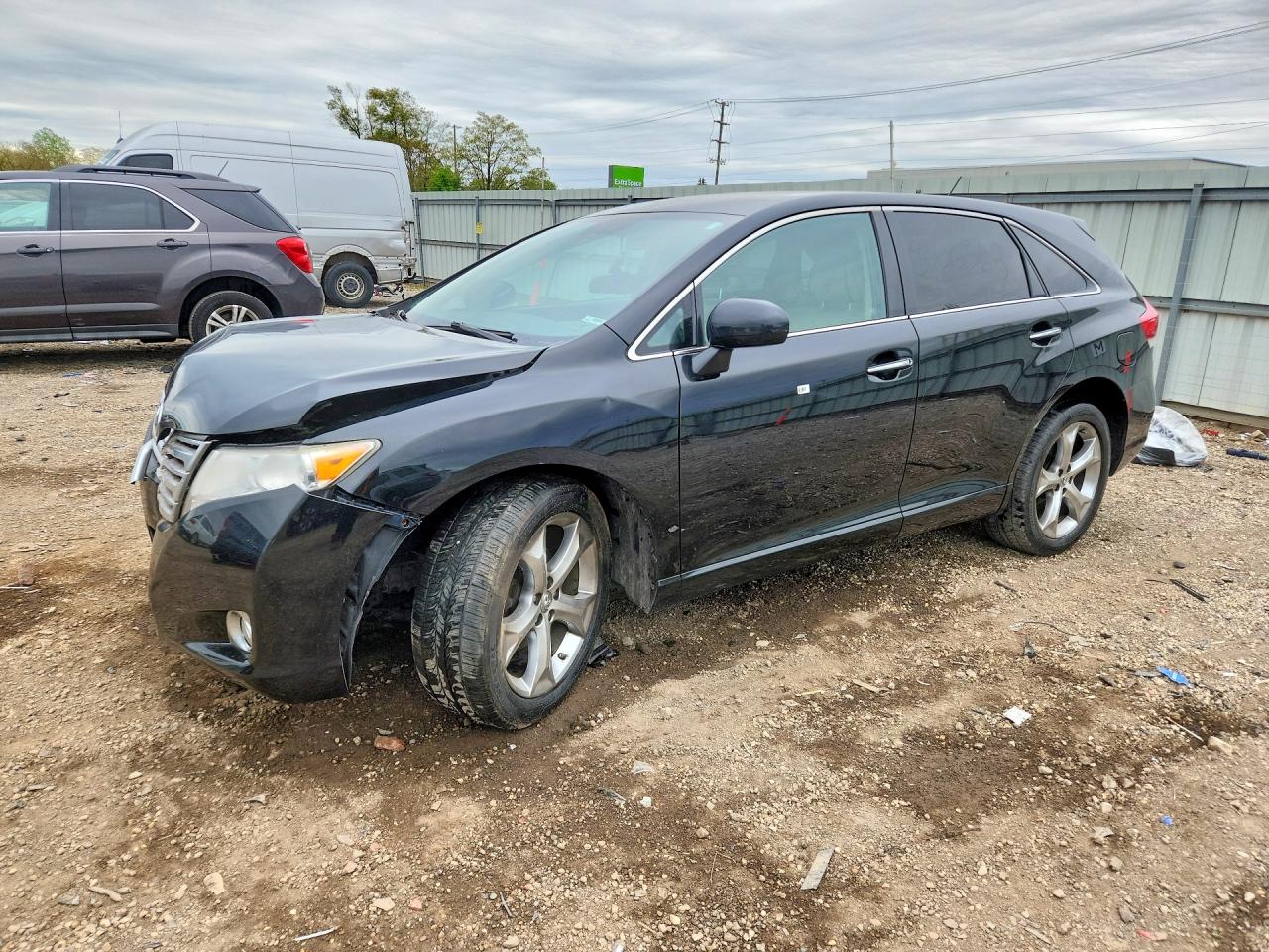 Salvage Toyota Venza Image