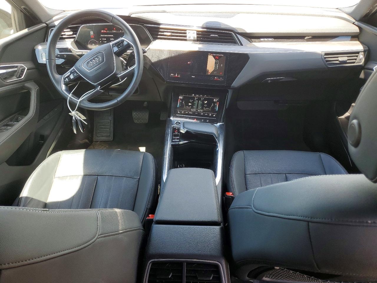 Audi e-tron Premium Plus