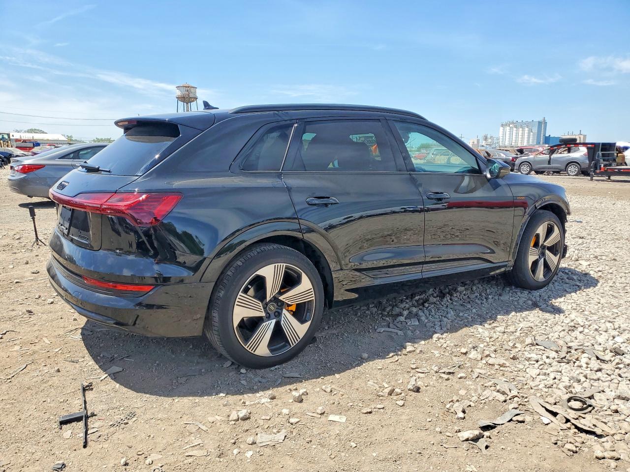 Audi e-tron Premium Plus