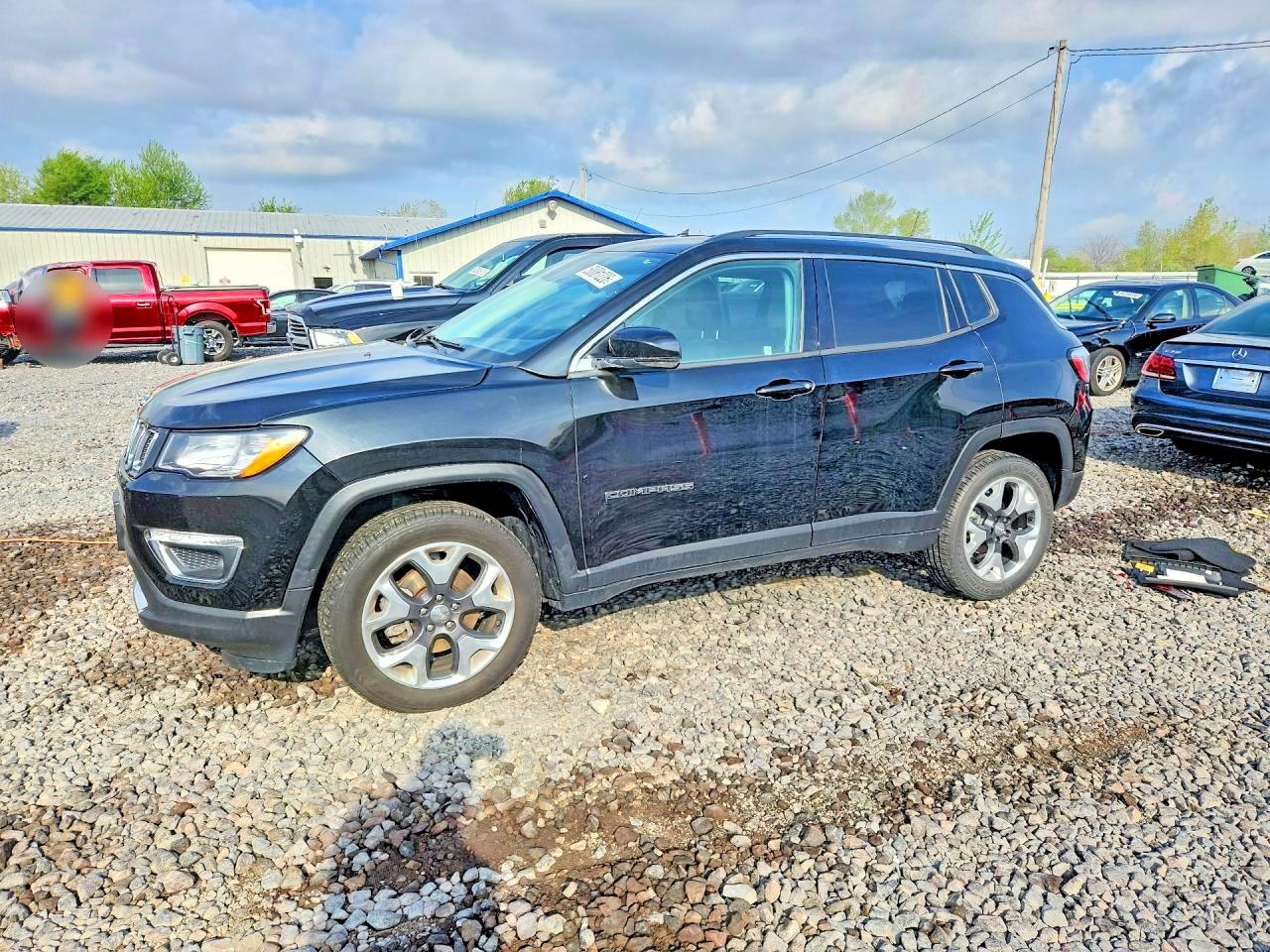 Salvage Jeep Compass Image