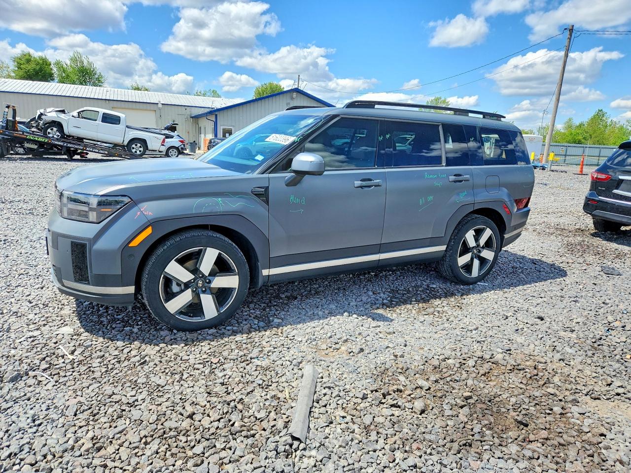 Salvage Hyundai SANTA FE Image