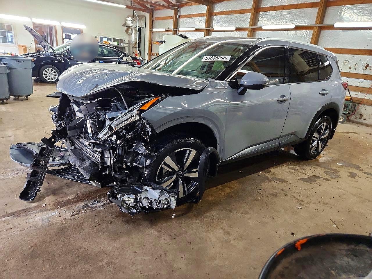 Salvage Nissan Rogue Image