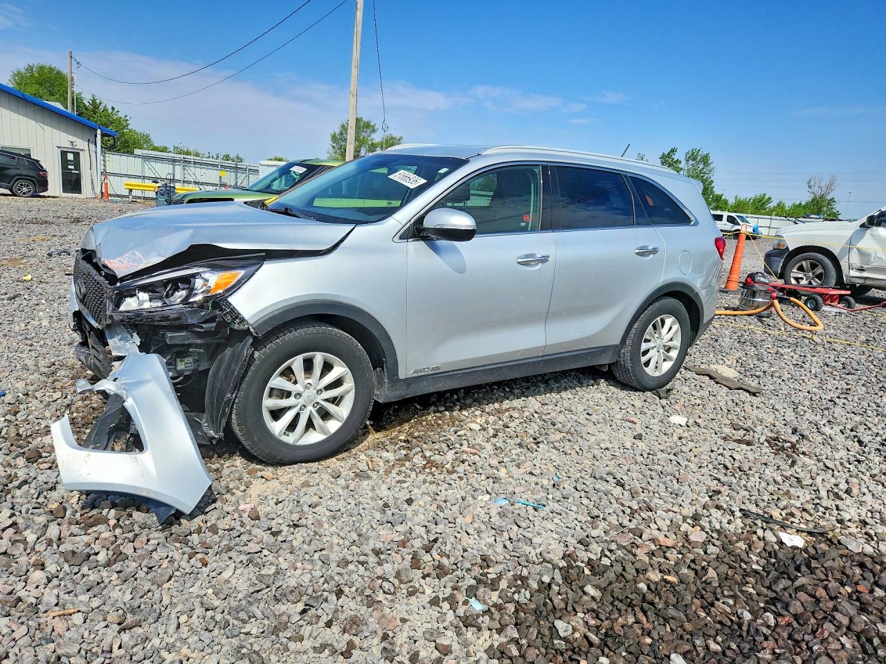 Salvage Kia Sorento Image