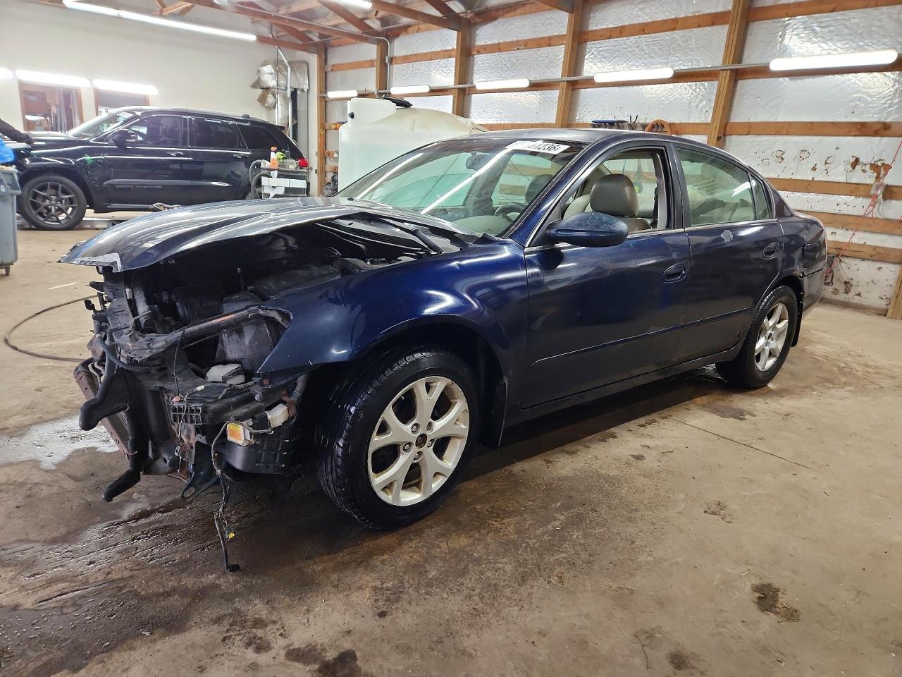 Salvage Nissan Altima Image