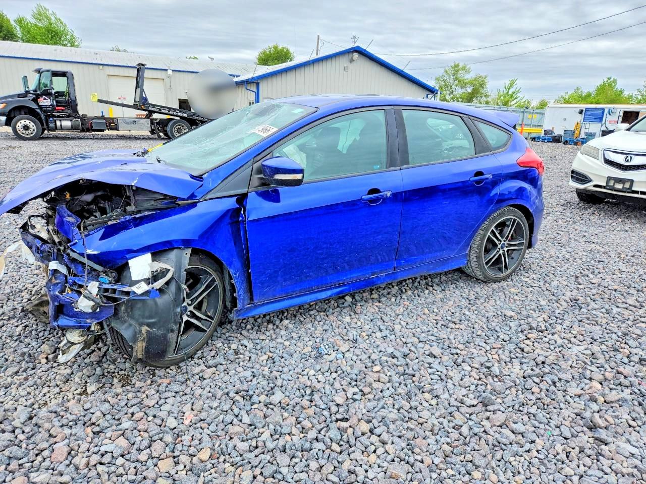 Salvage Ford Focus Image