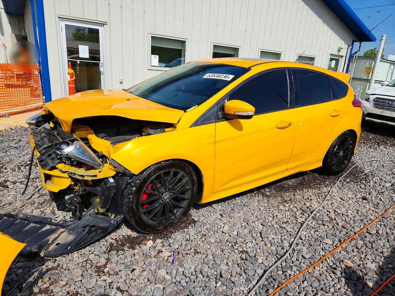 Salvage Ford Focus Image