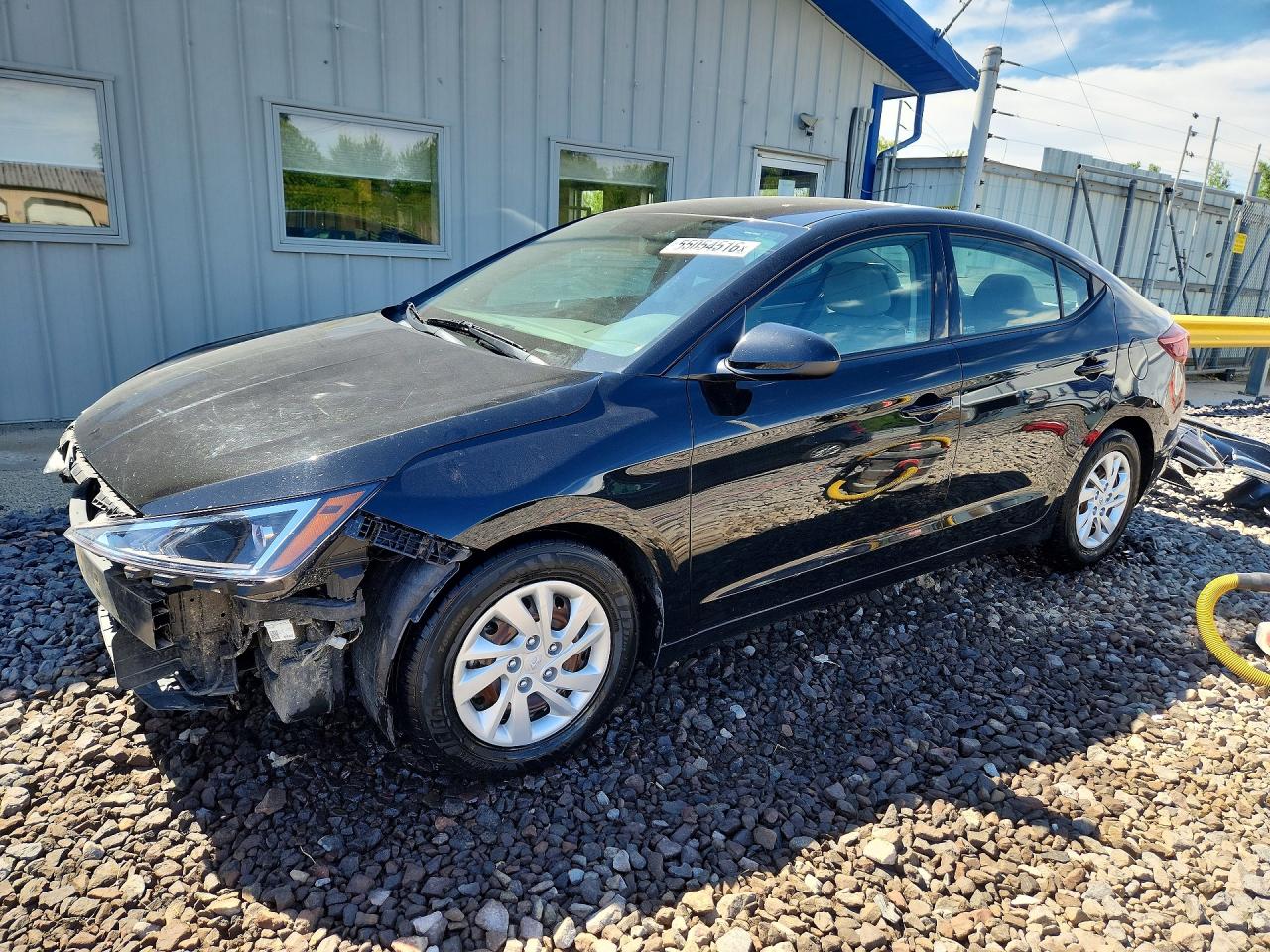 Salvage Hyundai ELANTRA Image