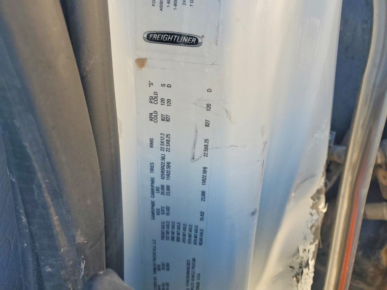 Freigliner 114sd