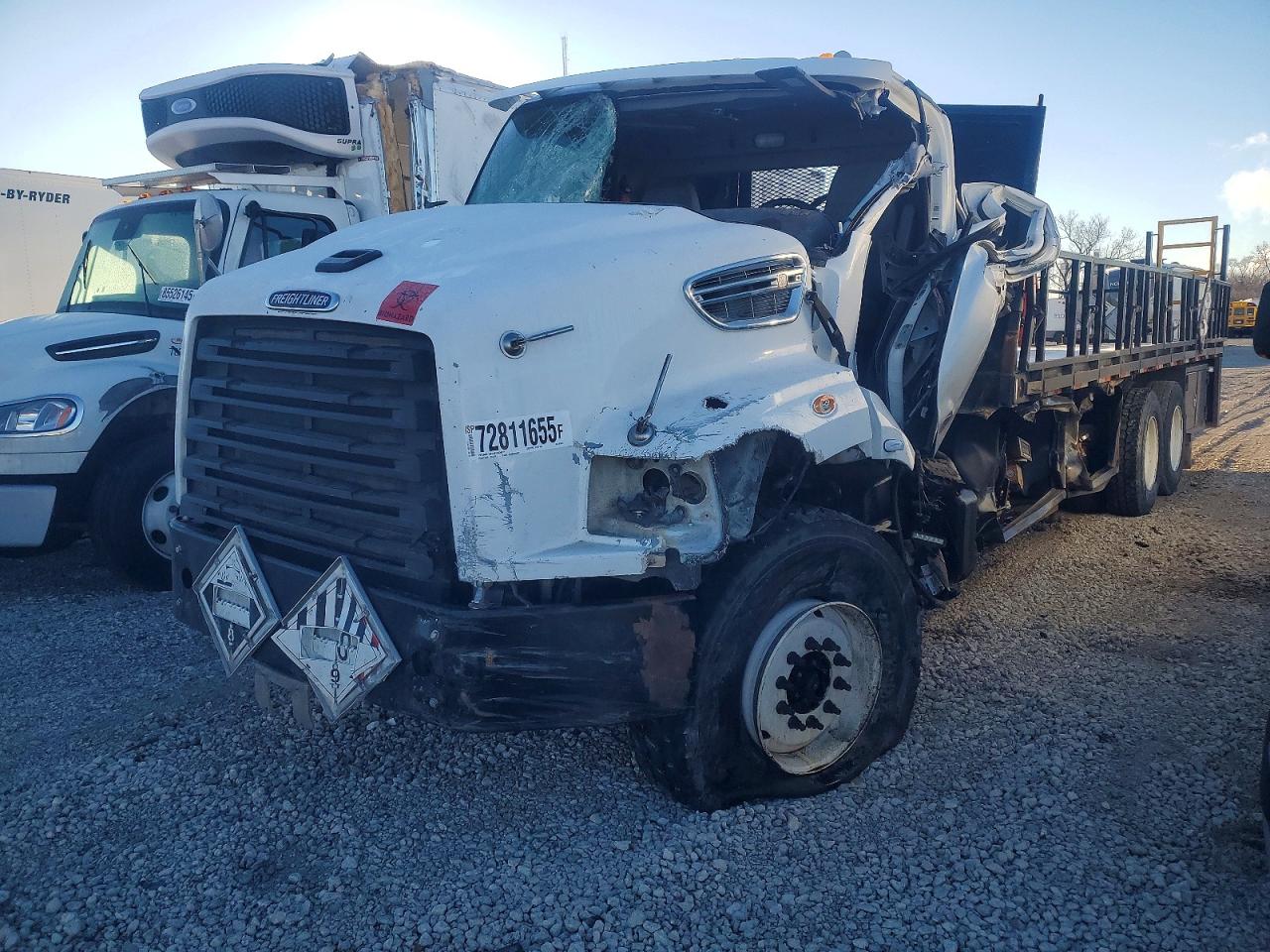 Salvage Freigliner 114sd Image