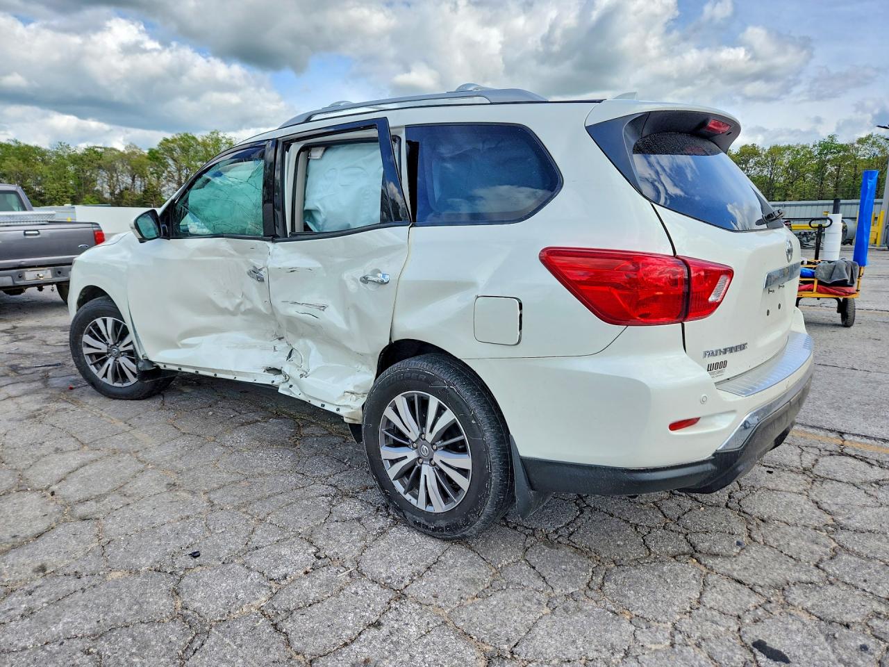 Nissan Pathfinder Sl