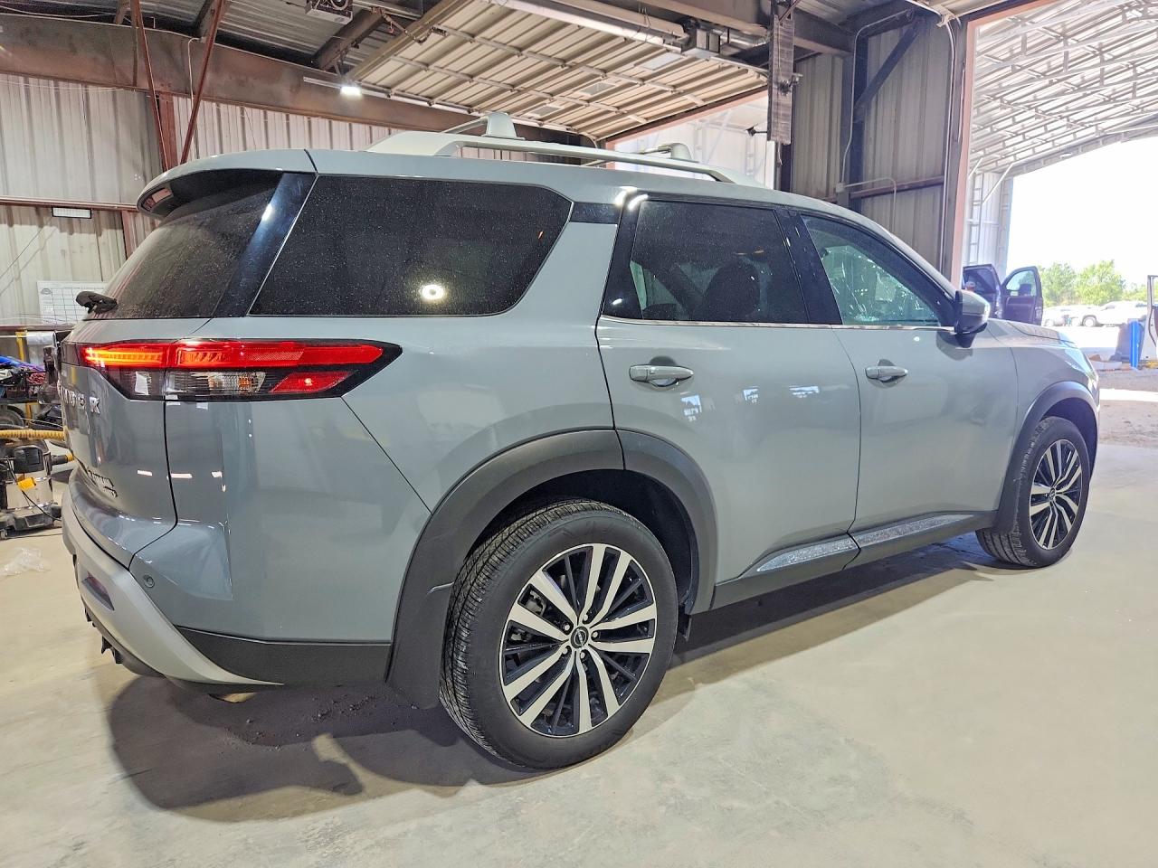 Nissan Pathfinder Platinum