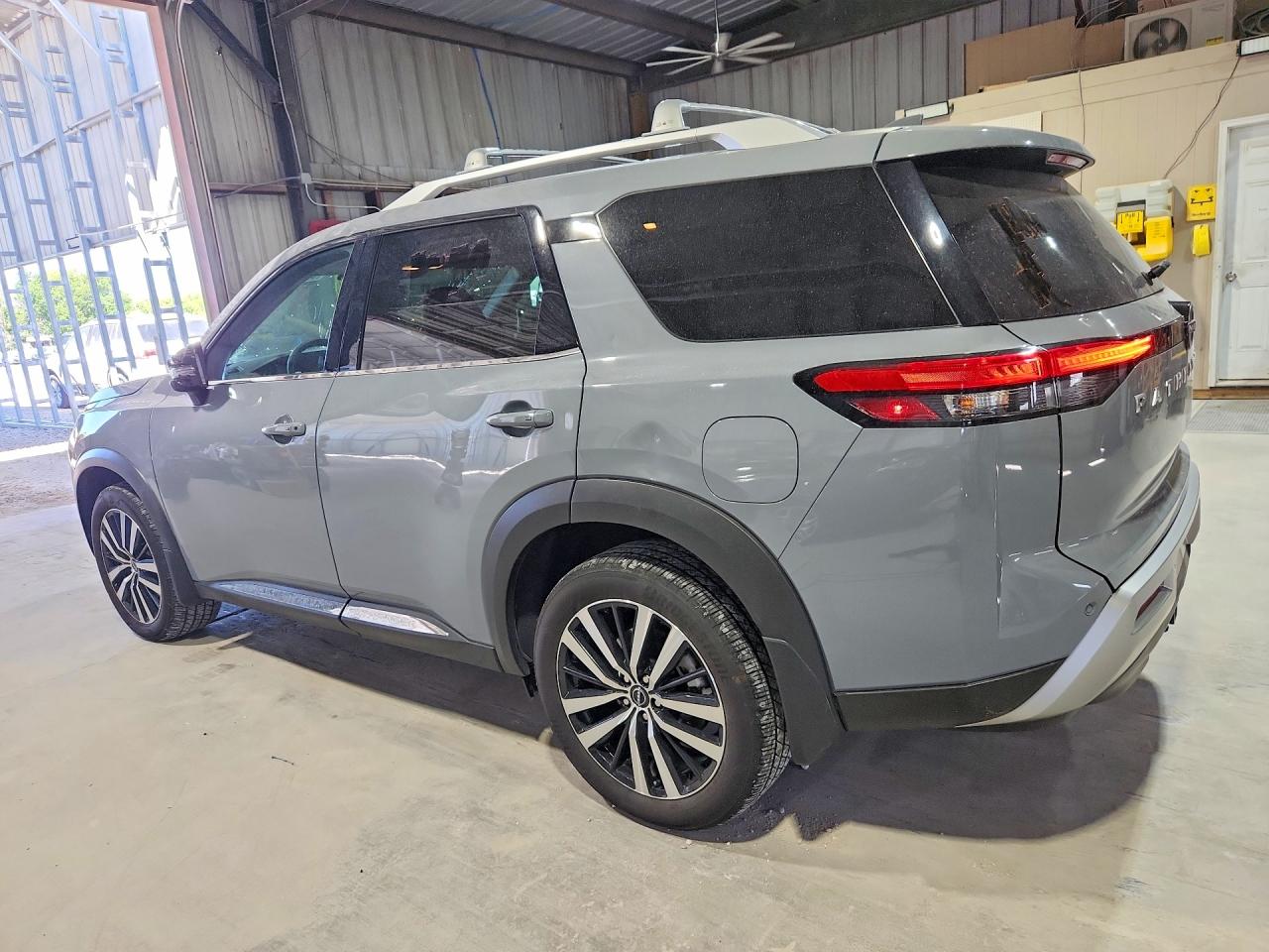 Nissan Pathfinder Platinum