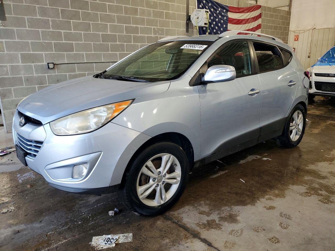 Salvage Hyundai TUCSON Image