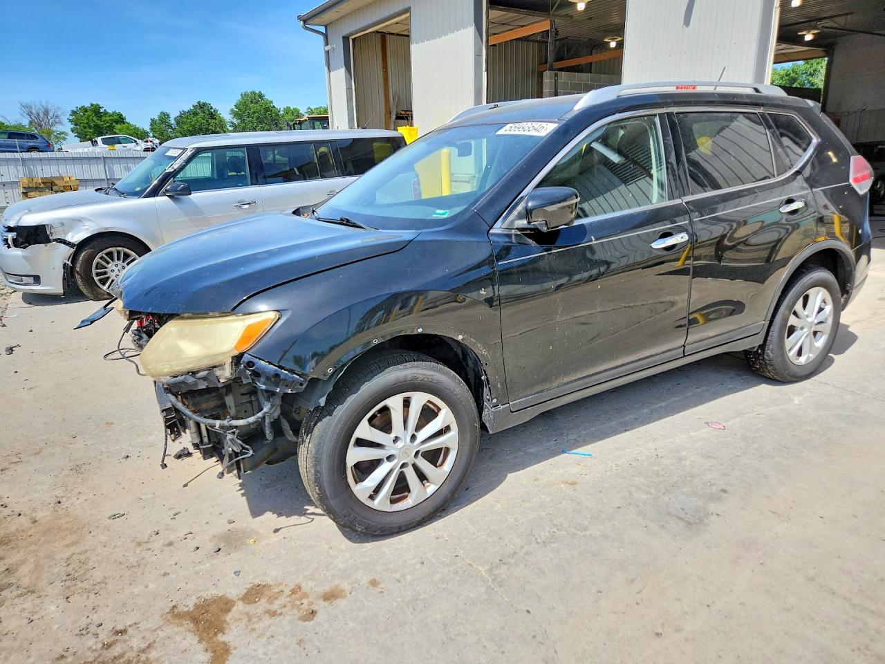 Salvage Nissan Rogue Image