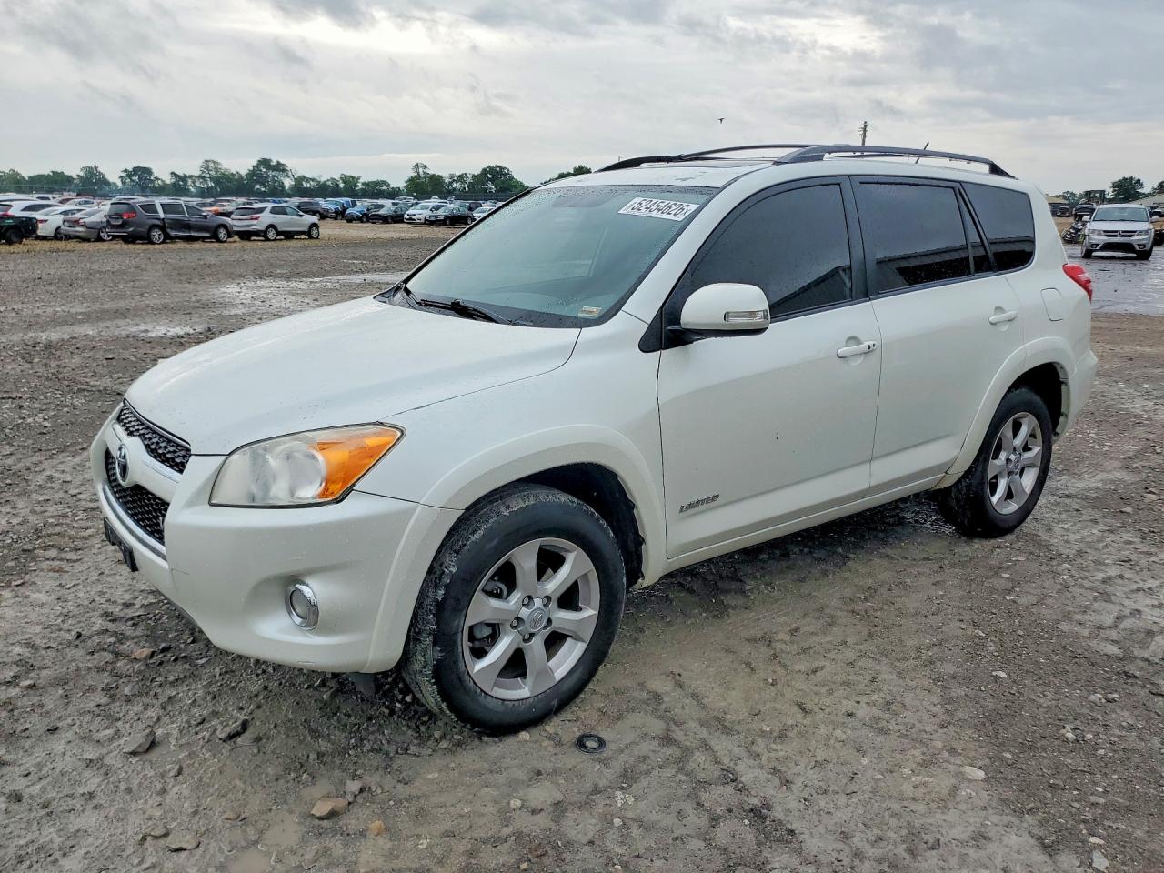 Salvage Toyota RAV4 Image