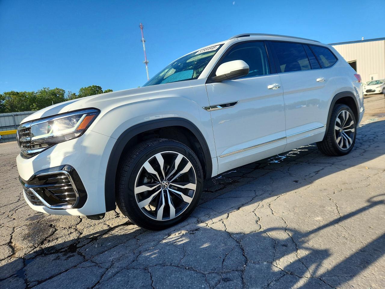 Salvage Volkswagen Atlas Image