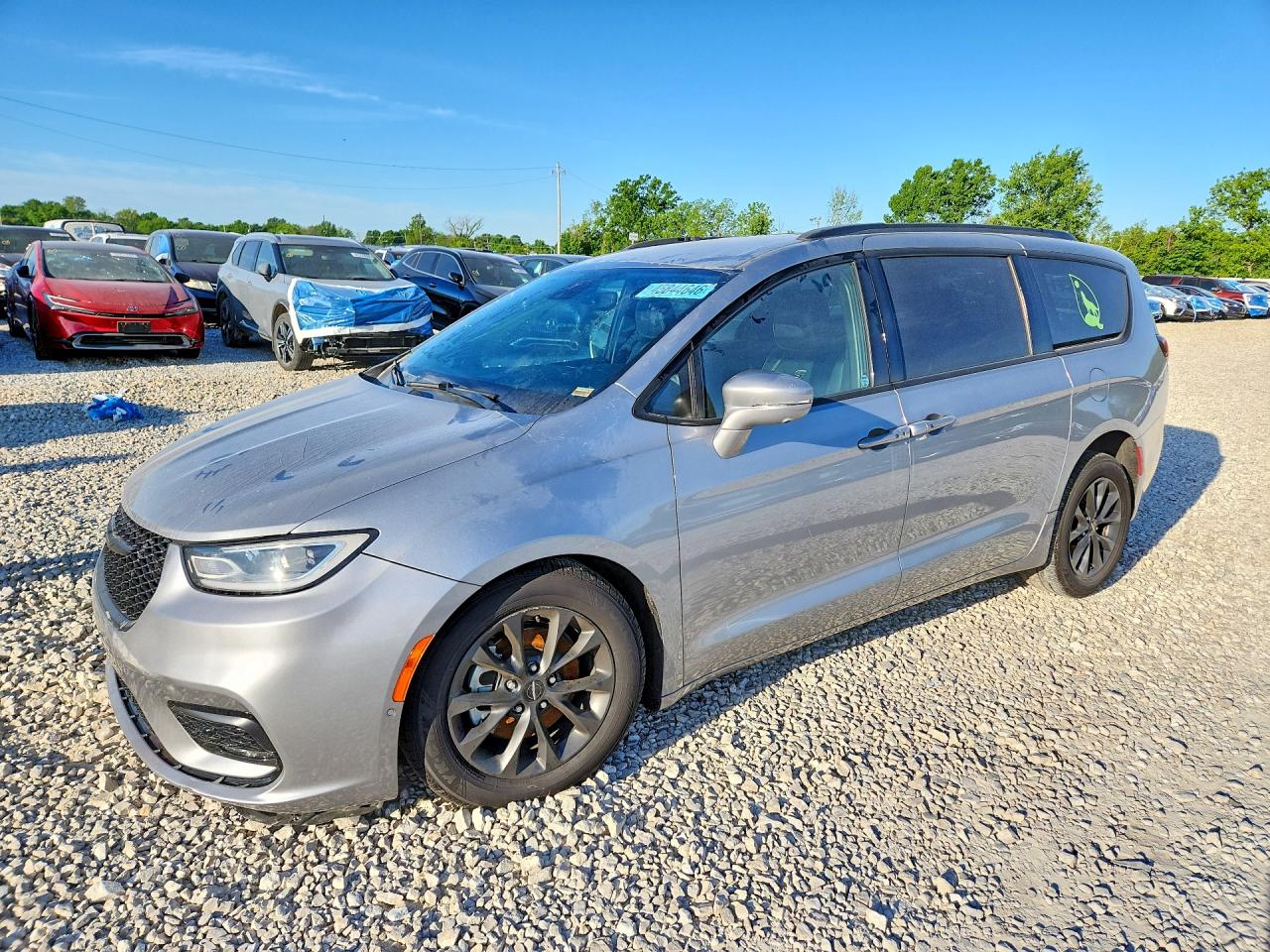 Salvage Chrysler Pacifica Image