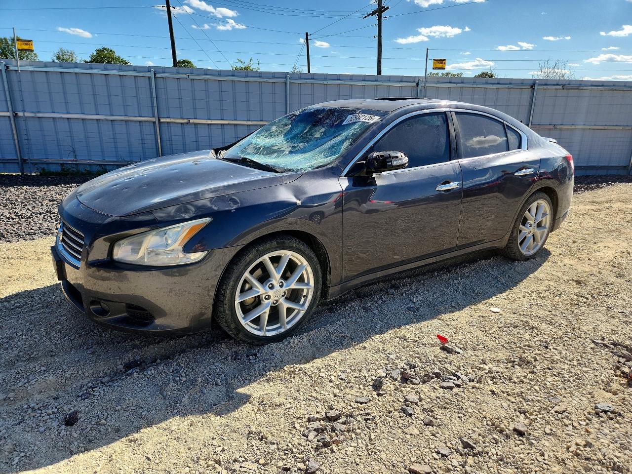 Salvage Nissan Maxima Image