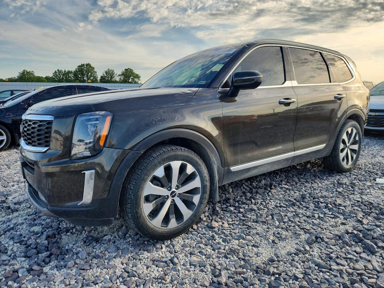 Salvage Kia Telluride Image