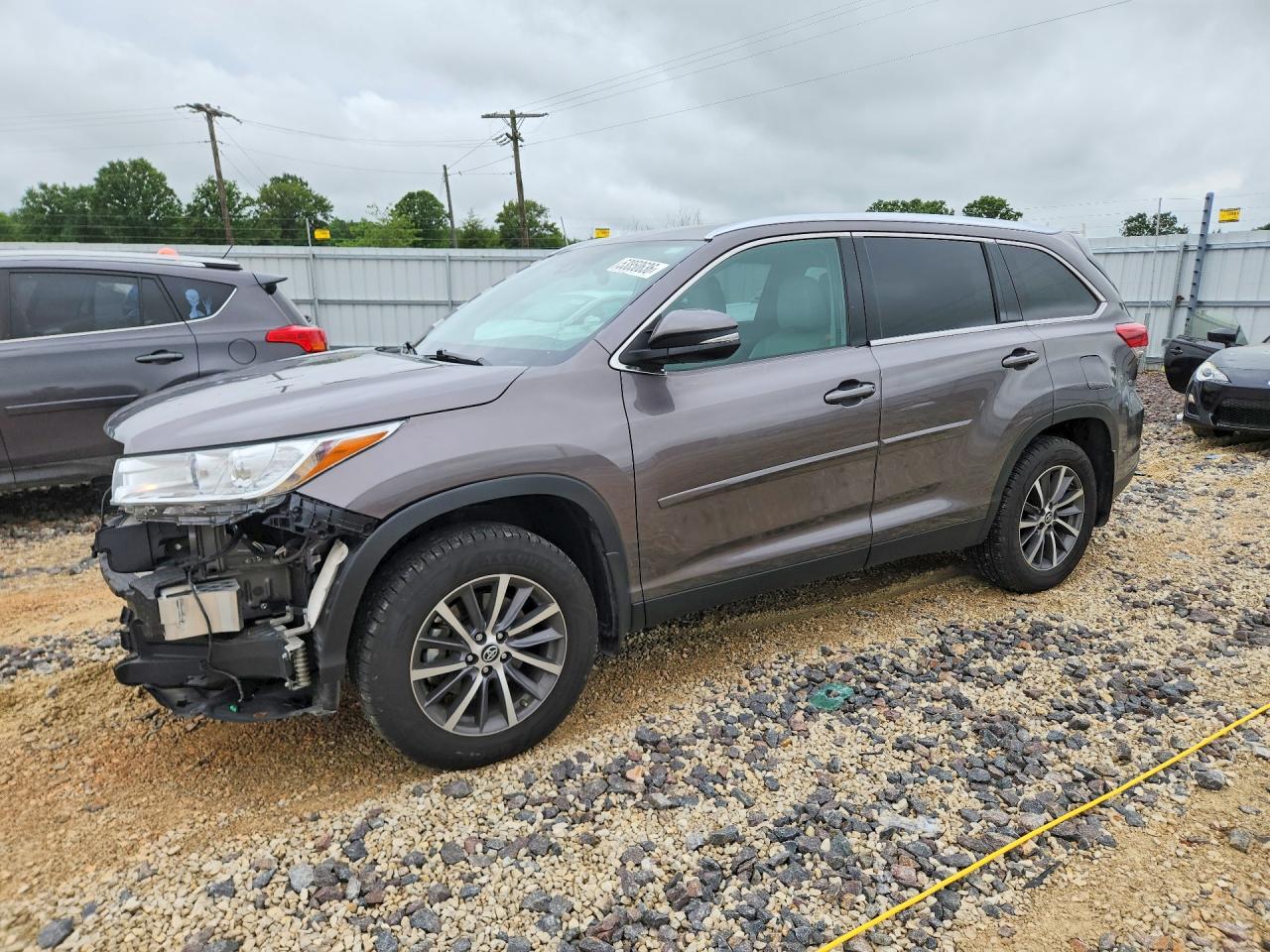 Salvage Toyota Highlander Image