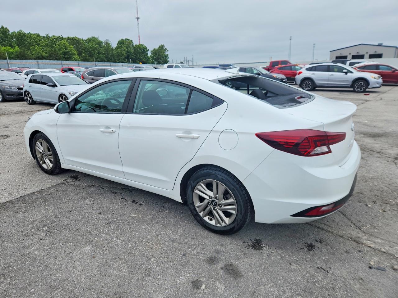 Hyundai ELANTRA Sel