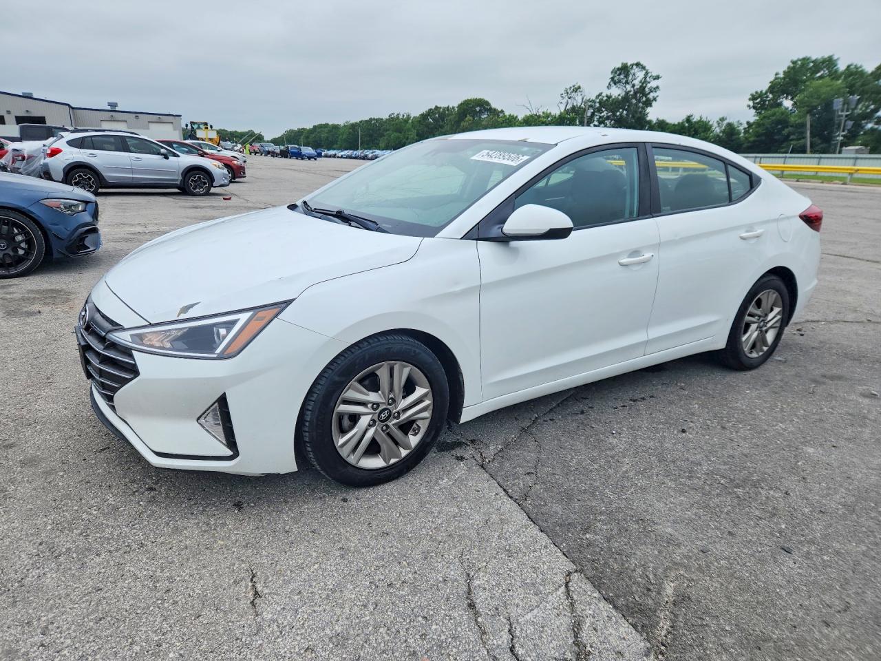Salvage Hyundai ELANTRA Image