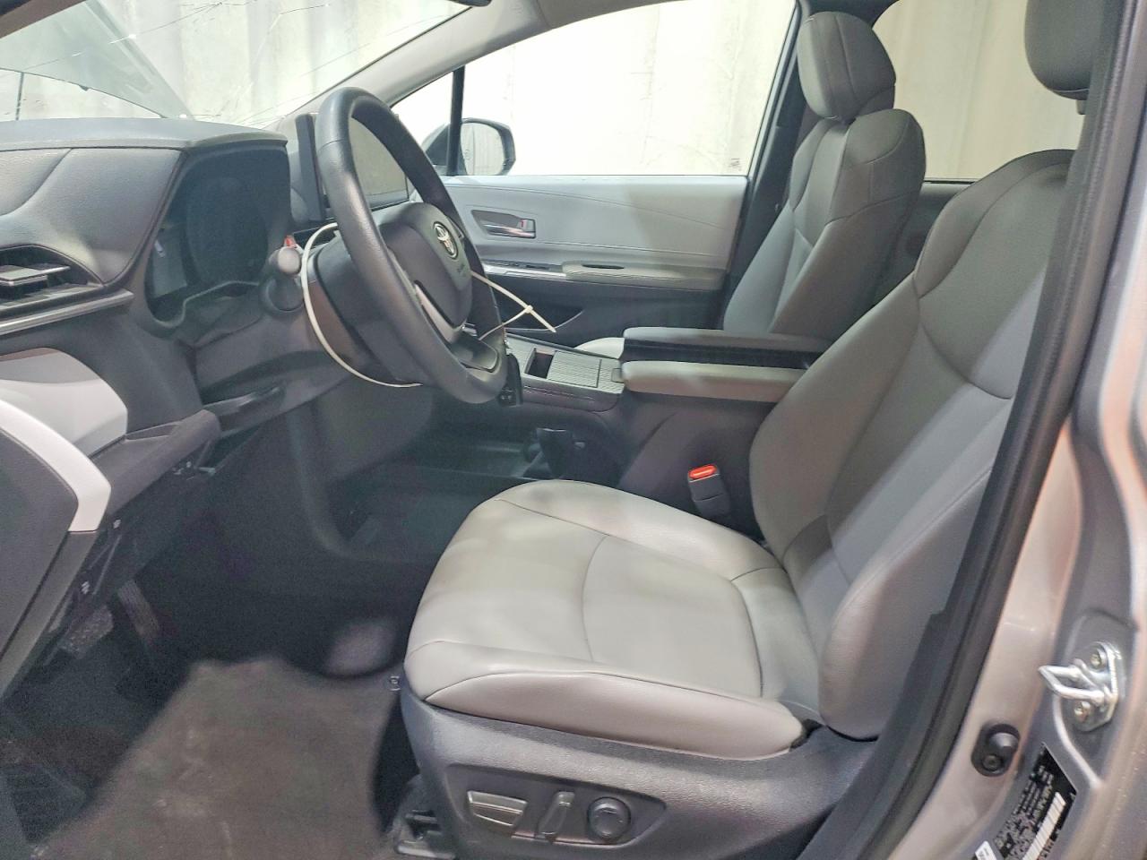Toyota Sienna Xle 8-passenger