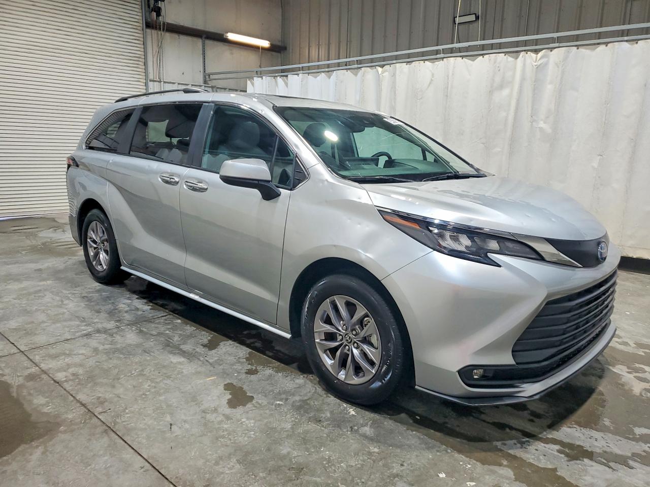Toyota Sienna Xle 8-passenger
